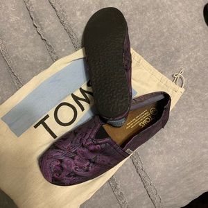 Toms